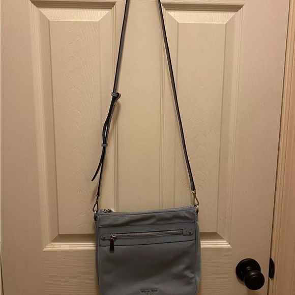 Michael Kors Jet Set Large Charm Flat Crossbody EUC!! - Picture 2 of 15